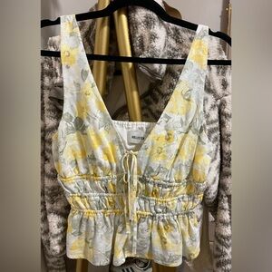 Hollister Women's Yellow and White Floral Blouse